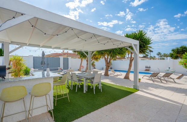 Resale - Villa Detached - Ciudad Quesada - Pueblo Bravo