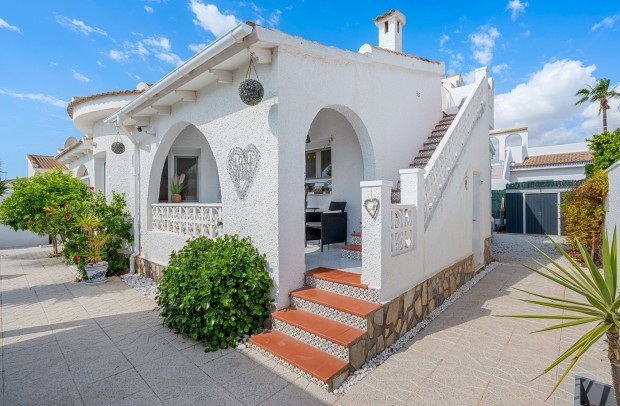Resale - Villa Detached - Ciudad Quesada - Pueblo Bravo
