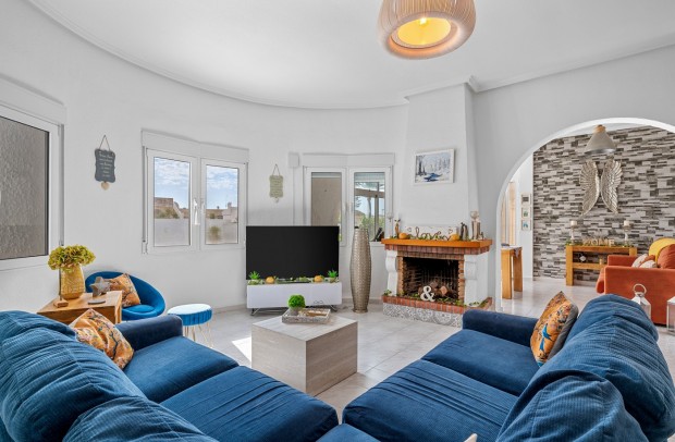 Resale - Villa Detached - Ciudad Quesada - Pueblo Bravo