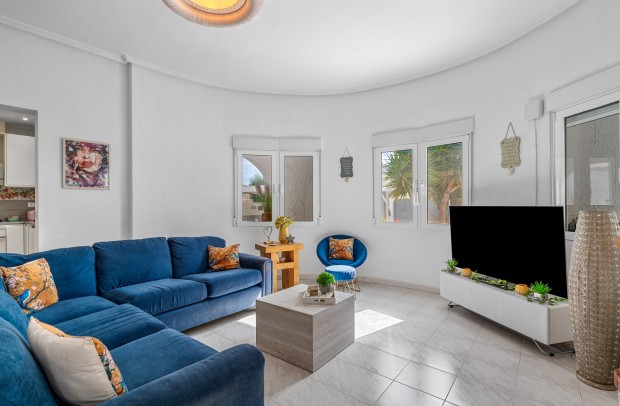 Resale - Villa Detached - Ciudad Quesada - Pueblo Bravo