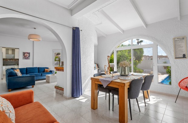 Resale - Villa Detached - Ciudad Quesada - Pueblo Bravo