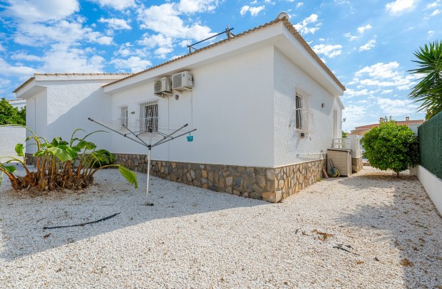Resale - Villa Detached - Ciudad Quesada - Pueblo Bravo
