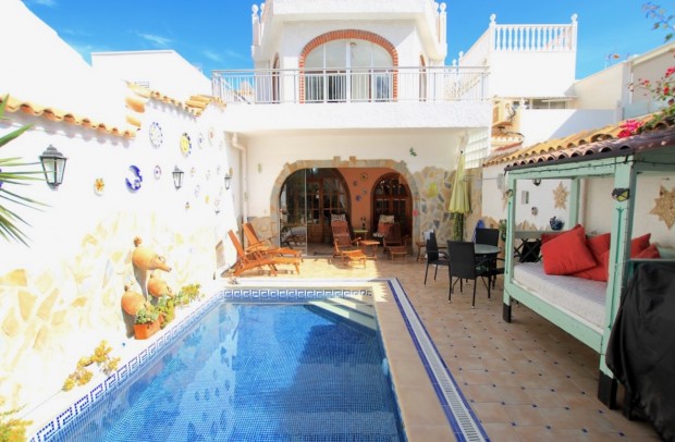 Reventa - Villa Detached - La Zenia