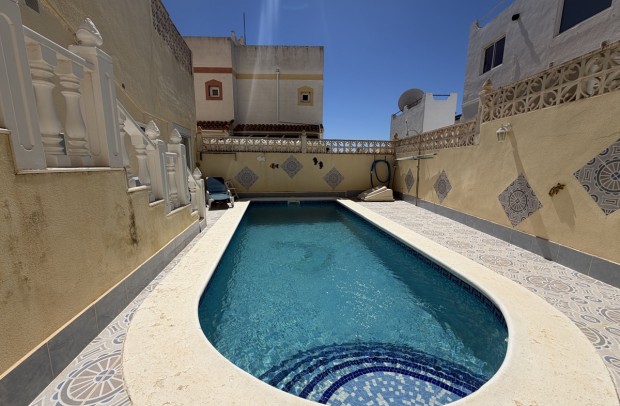 Resale - Townhouse - San Miguel de Salinas