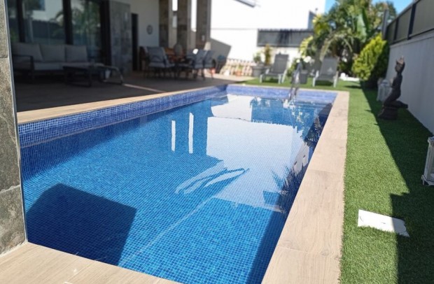 Resale - Villa Detached - Daya Nueva