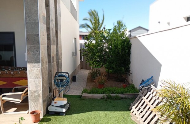 Resale - Villa Detached - Daya Nueva