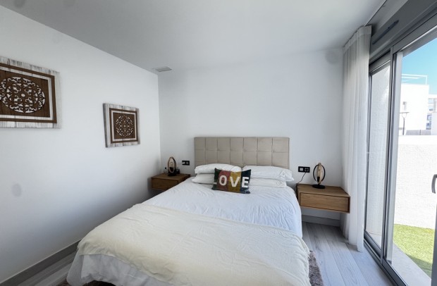 Resale - Villa Detached - Lomas De Cabo Roig