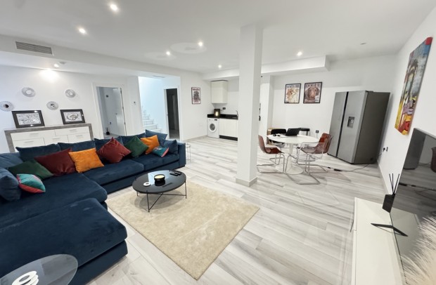 Resale - Villa Detached - Lomas De Cabo Roig