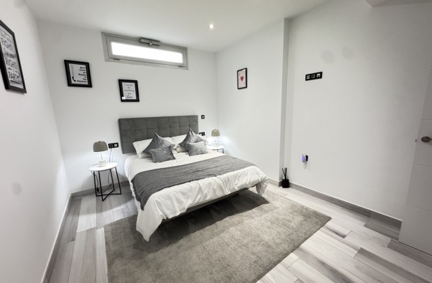 Resale - Villa Detached - Lomas De Cabo Roig