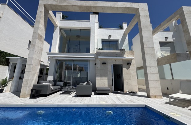 Resale - Villa Detached - Lomas De Cabo Roig