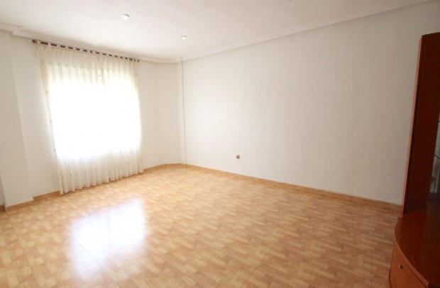 Resale - Townhouse - Los Palacios