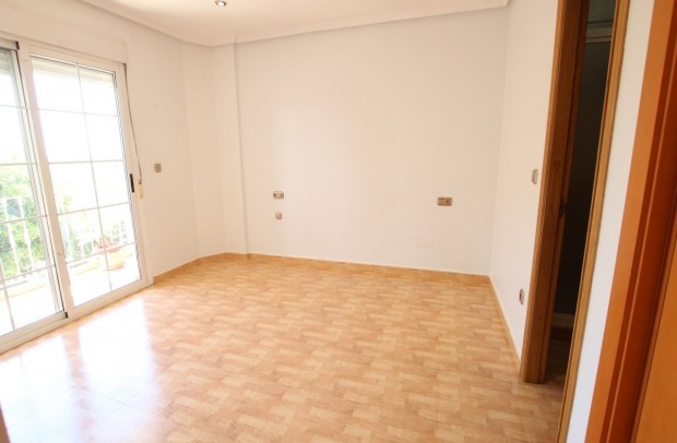 Resale - Townhouse - Los Palacios