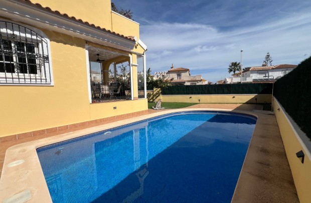 Resale - Villa Detached - Orihuela Costa - Los Dolses
