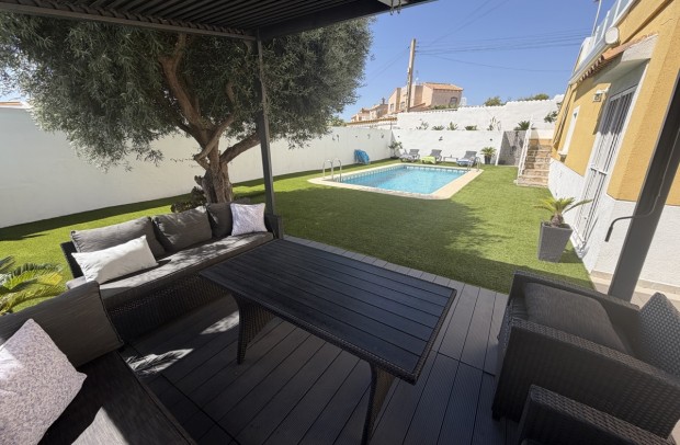 Revente - Villa Detached - Villamartin - Villamartín