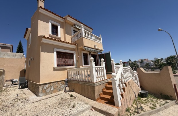 Resale - Villa Detached - Villamartin - Villamartín