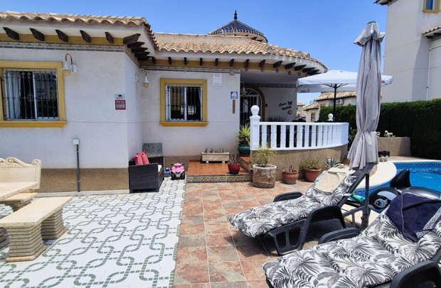 Revente - Villa Detached - Villamartin - Costa Blanca