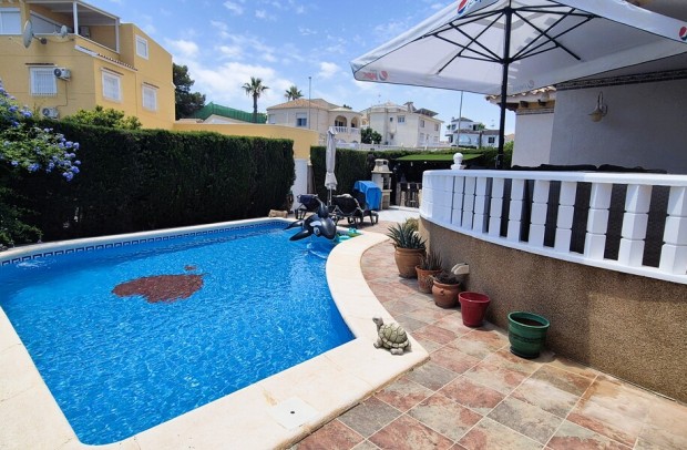 Revente - Villa Detached - Villamartin - Costa Blanca