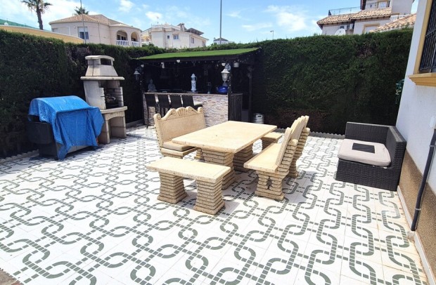 Revente - Villa Detached - Villamartin - Costa Blanca