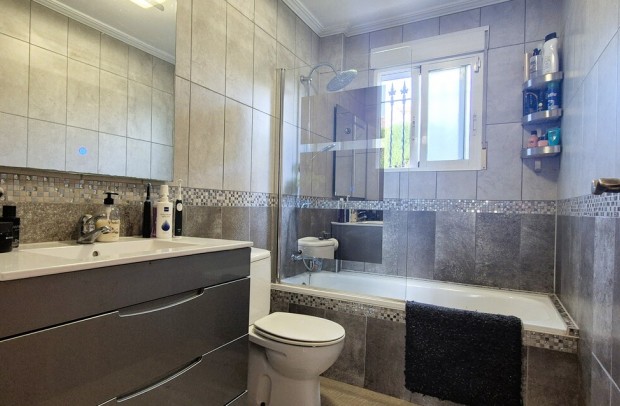 Revente - Villa Detached - Villamartin - Costa Blanca