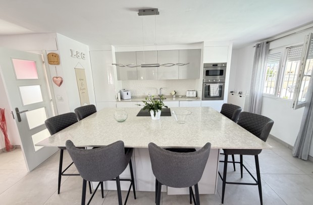 Revente - Villa Detached - San Miguel de Salinas