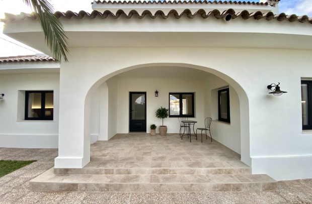 Resale - Villa Detached - Cabo Roig