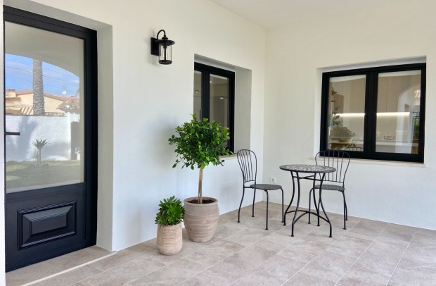 Resale - Villa Detached - Cabo Roig