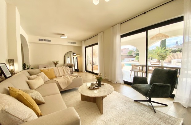 Resale - Villa Detached - Cabo Roig