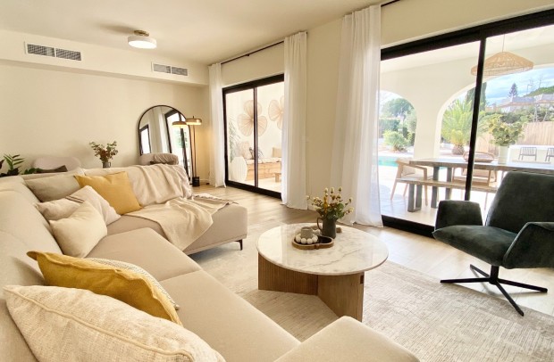 Resale - Villa Detached - Cabo Roig