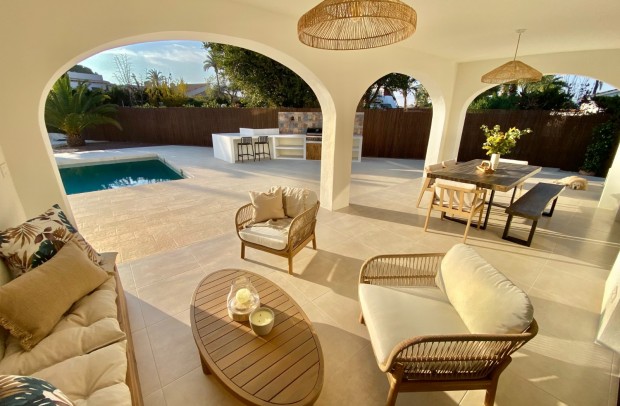 Resale - Villa Detached - Cabo Roig