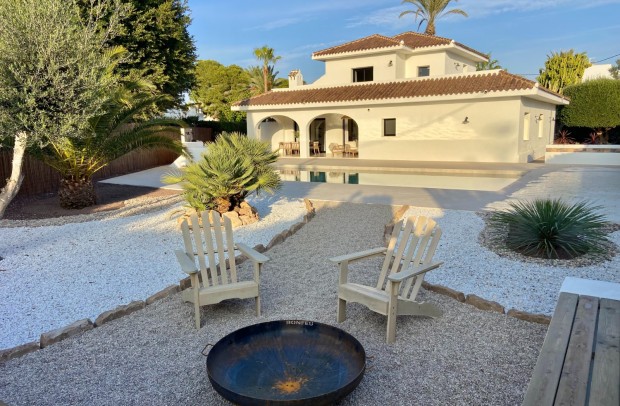 Resale - Villa Detached - Cabo Roig