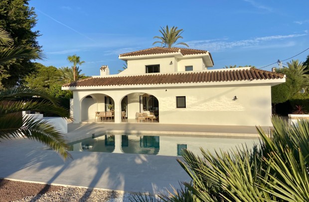 Resale - Villa Detached - Cabo Roig