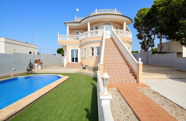 Resale - Villa Detached - Campoamor