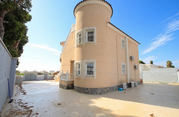 Resale - Villa Detached - Campoamor