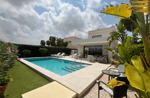 Resale - Villa Detached - Los Montesinos - La Herrada