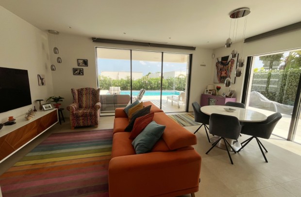 Resale - Villa Detached - Los Montesinos - La Herrada