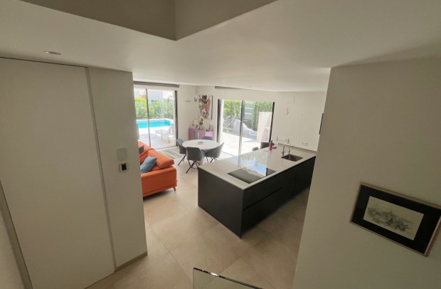 Resale - Villa Detached - Los Montesinos - La Herrada