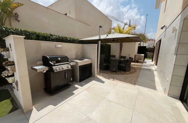 Resale - Villa Detached - Los Montesinos - La Herrada