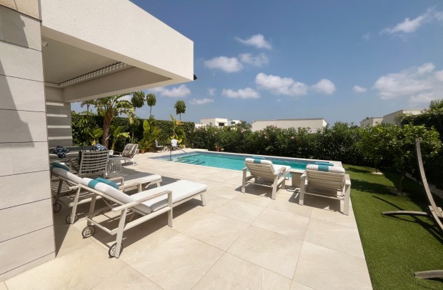 Resale - Villa Detached - Los Montesinos - La Herrada