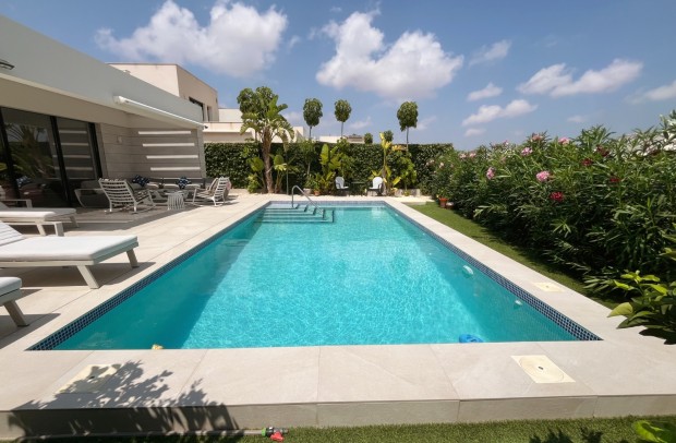 Resale - Villa Detached - Los Montesinos - La Herrada