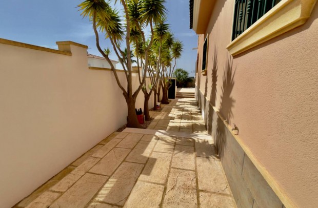 Revente - Villa Detached - Ciudad Quesada