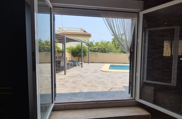 Revente - Villa Detached - Villamartin - Costa Blanca
