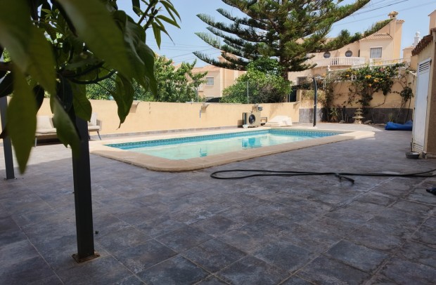 Revente - Villa Detached - Villamartin - Costa Blanca