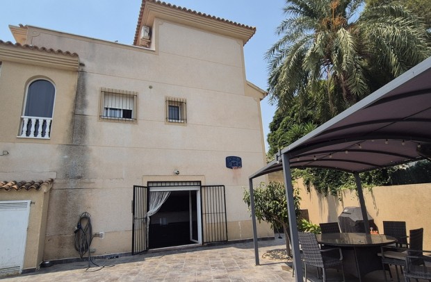 Revente - Villa Detached - Villamartin - Costa Blanca