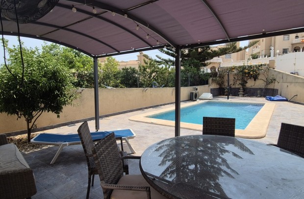 Revente - Villa Detached - Villamartin - Costa Blanca