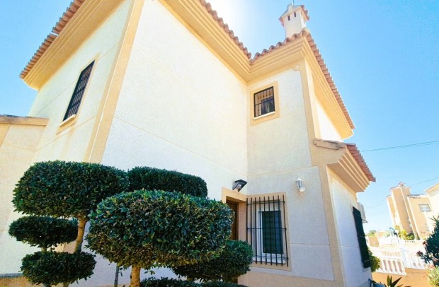 Revente - Villa Detached - Villamartin - Costa Blanca