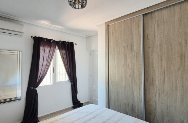 Revente - Villa Detached - Villamartin - Costa Blanca