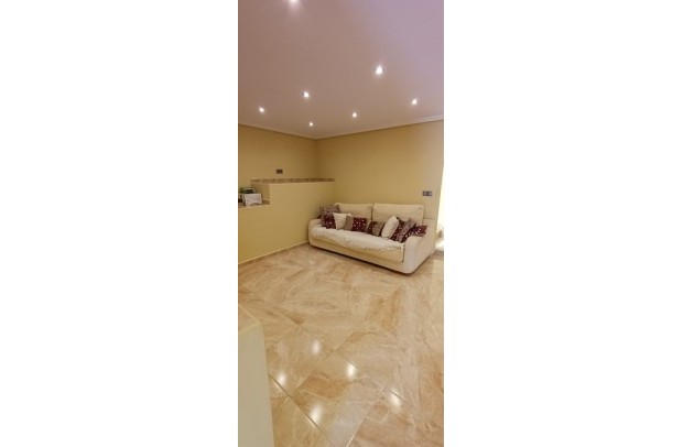 Resale - Villa Detached - Algorfa