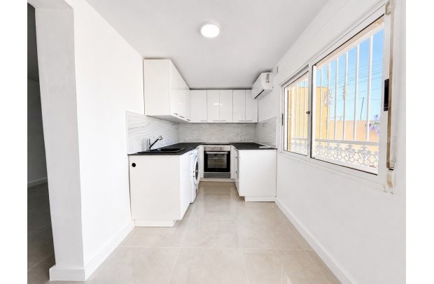 Resale - Ground Floor Bungalow - Torrevieja - La Siesta - El Salado - Torreta