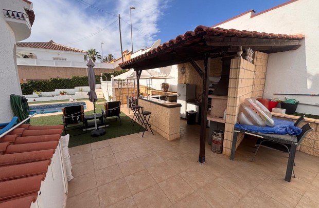 Reventa - Villa Detached - Urbanización Ciudad Quesada