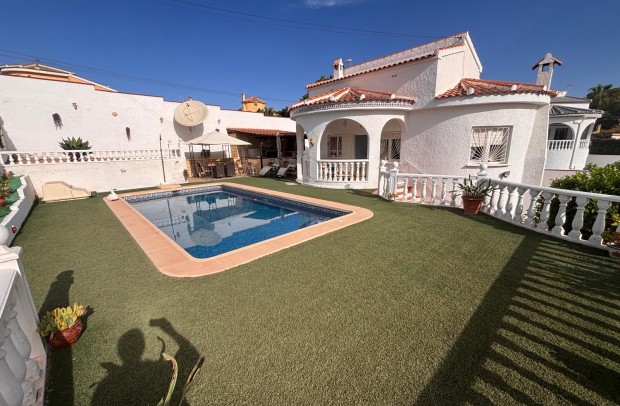 Reventa - Villa Detached - Urbanización Ciudad Quesada
